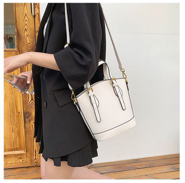 2021 new net messenger korean bag bucket fire super red female handbag shoulder ins fashion vwjtb
2021 new net messenger korean bag bucket fire super red female handbag shoulder ins fashion vwjtb