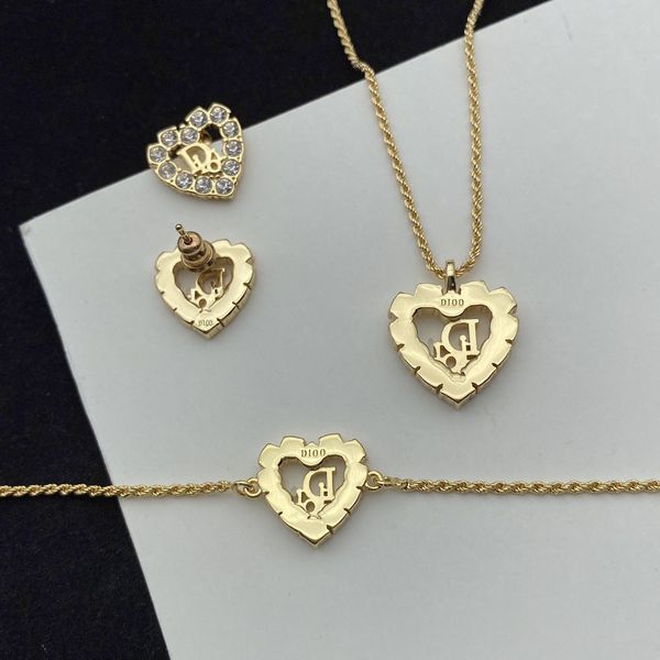 aaa designer jewelry full diamond peach heart set necklace bracelet earrings with the same street shooting idol, Black
aaa designer jewelry full diamond peach heart set necklace bracelet earrings with the same street shooting idol, Black