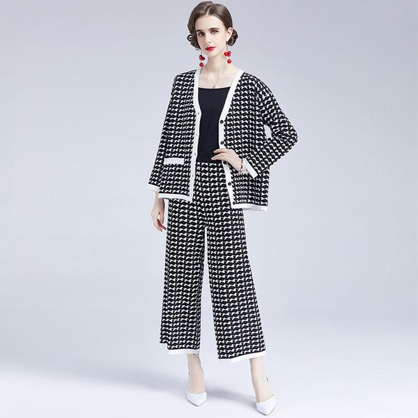 women's two piece pants the autumn/winter 2021 black and white knit sweater v-neck cardigan coat + wide-leg two-piece suit
women's two piece pants the autumn/winter 2021 black and white knit sweater v-neck cardigan coat + wide-leg two-piece suit