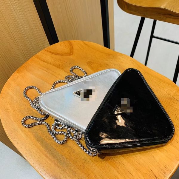 luxury design handbag net same mirror chain triangle single shoulder slant span small fashionable mini mouth red bag 2021 new
luxury design handbag net same mirror chain triangle single shoulder slant span small fashionable mini mouth red bag 2021 new