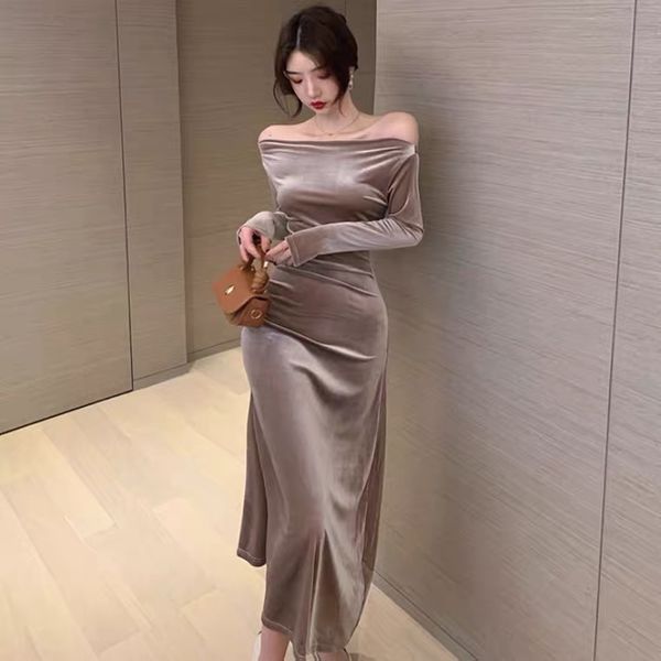 spring and autumn off-shoulder long-sleeved velvet long dress feminine one-neck slim dress elegant ladies style dressswimwear bathing suits, Black;gray
spring and autumn off-shoulder long-sleeved velvet long dress feminine one-neck slim dress elegant ladies style dressswimwear bathing suits, Black;gray