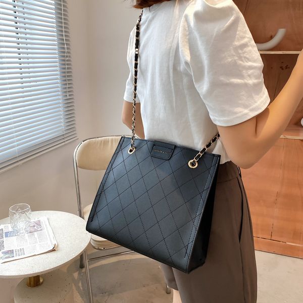 Messenger BagsKorean Fashion Female Tote 2021 Single Shoulder Messenger High Capacity Lady Bag
Messenger BagsKorean Fashion Female Tote 2021 Single Shoulder Messenger High Capacity Lady Bag