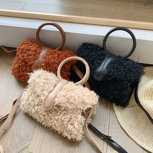 temperament lamb wool portable messenger small bag women's autumn and winter 2021 new fashion foreign style plush single shoulder
temperament lamb wool portable messenger small bag women's autumn and winter 2021 new fashion foreign style plush single shoulder