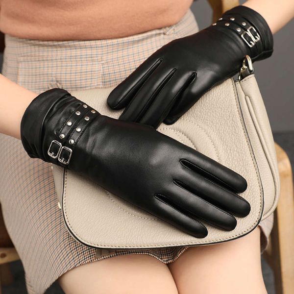 gloves winter leather women' warm fashion driving windproof warm goat touch screen, Blue;gray
gloves winter leather women' warm fashion driving windproof warm goat touch screen, Blue;gray