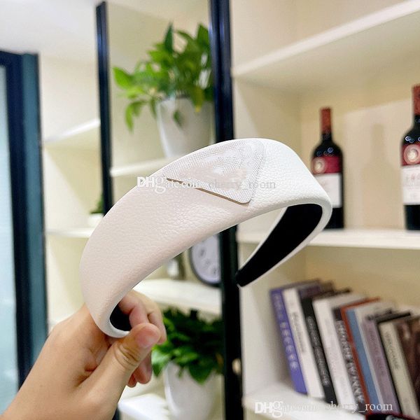 pu leather hair accessories for women face wash headwear temperament teenager black and white headband girls hair band b262, Slivery;white
pu leather hair accessories for women face wash headwear temperament teenager black and white headband girls hair band b262, Slivery;white