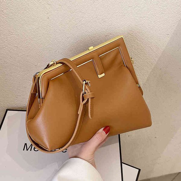 2022 factory outlet spring trend personalized simple irregular one shoulder messenger bag metal buckle women's bag iel0
2022 factory outlet spring trend personalized simple irregular one shoulder messenger bag metal buckle women's bag iel0