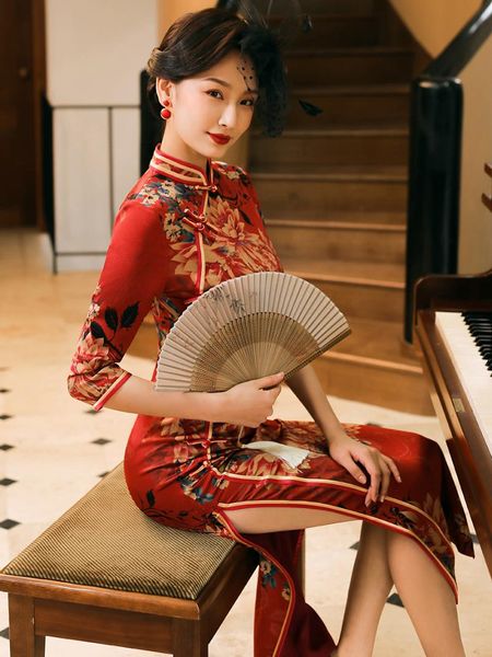 red dress customized version chinese traditional show girl's longsilk tight fitting young performance temperament cheongsam ethnic clot
red dress customized version chinese traditional show girl's longsilk tight fitting young performance temperament cheongsam ethnic clot