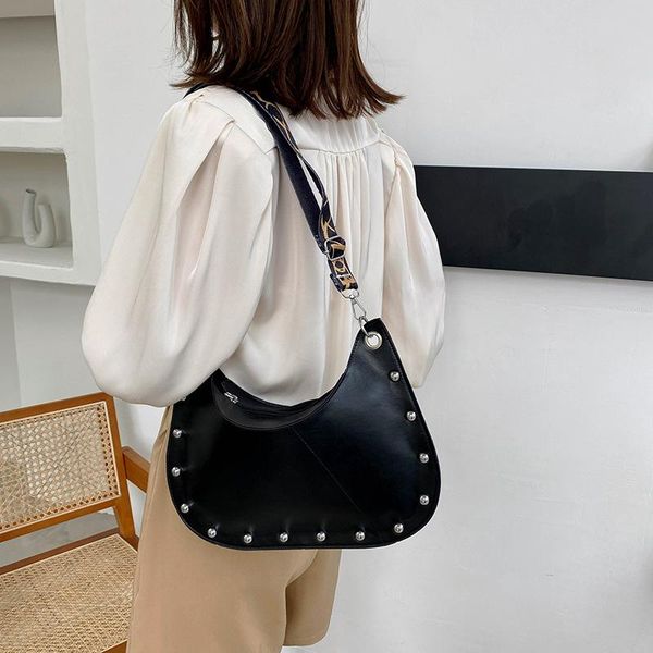evening bags autumn rivet solid color ladies shoulder bag 2021 fashion trendy type messenger tote women
evening bags autumn rivet solid color ladies shoulder bag 2021 fashion trendy type messenger tote women