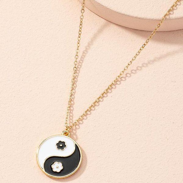 pendant necklaces vintage chinese gossip yin yang round small flower pattern necklace for women hip-hop clavicle chain jewelry, Silver
pendant necklaces vintage chinese gossip yin yang round small flower pattern necklace for women hip-hop clavicle chain jewelry, Silver