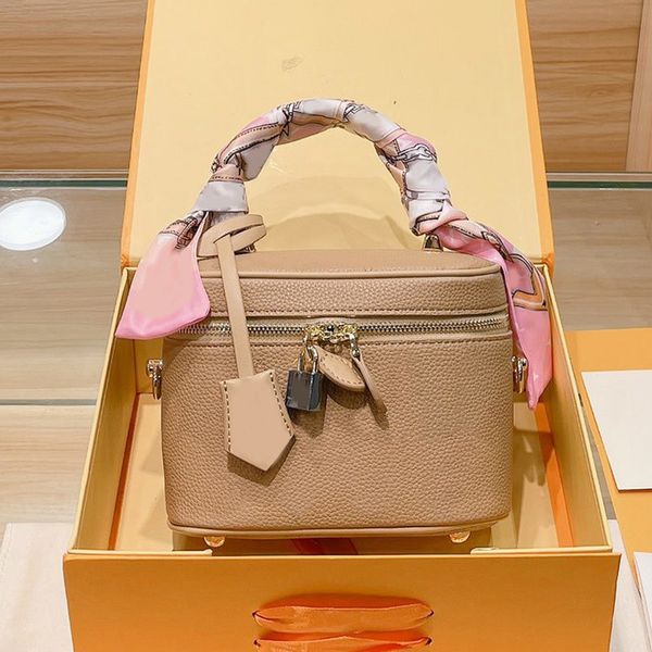 handbag women luxurys designers bags 2021 crossbody bag clutch purse fashion mini craps tote trunk box 25*15 ship
handbag women luxurys designers bags 2021 crossbody bag clutch purse fashion mini craps tote trunk box 25*15 ship