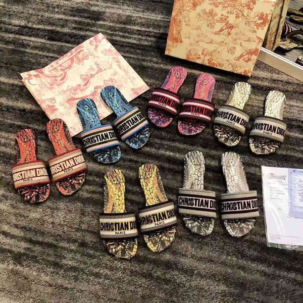 2021 summer new d family letter embroidered print flat bottom sandal slipper ysj, Black
2021 summer new d family letter embroidered print flat bottom sandal slipper ysj, Black