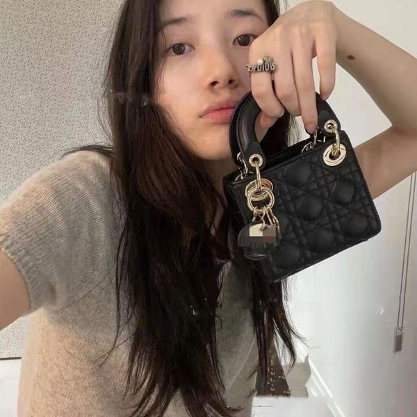 handbag 2021 d family mini princess bag women's hand tot lingge chain fashion one shoulder messenger
handbag 2021 d family mini princess bag women's hand tot lingge chain fashion one shoulder messenger