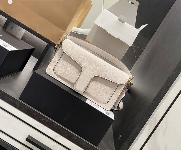 in 2021 famous fashion women leisure senior designer bag colour elegant and detailed design of the envelope
in 2021 famous fashion women leisure senior designer bag colour elegant and detailed design of the envelope