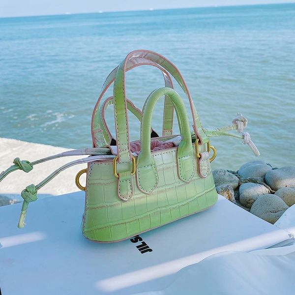 shoulder bags niche design handbags 2021 fashion messenger bag crocodile pattern mini handbag width: 8cm
shoulder bags niche design handbags 2021 fashion messenger bag crocodile pattern mini handbag width: 8cm
