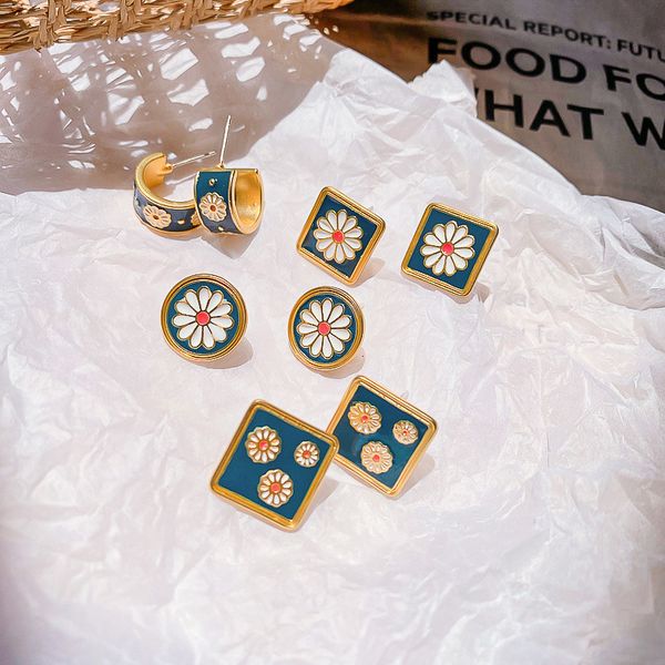 925 silver needle fashion temperament small daisy classic enamel embossed flower women's versatile earrings, Golden
925 silver needle fashion temperament small daisy classic enamel embossed flower women's versatile earrings, Golden