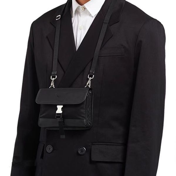 fashionable mobile phone bags men and women with silver button camera bag function wind nylon single shoulder bag, Black;red
fashionable mobile phone bags men and women with silver button camera bag function wind nylon single shoulder bag, Black;red