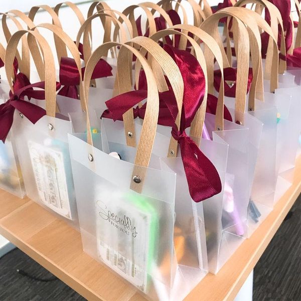 gift wrap 10pc semi transparent pvc frosted pp handbag christmas packing candy bridesmaid wedding souvenir flower year bag
gift wrap 10pc semi transparent pvc frosted pp handbag christmas packing candy bridesmaid wedding souvenir flower year bag