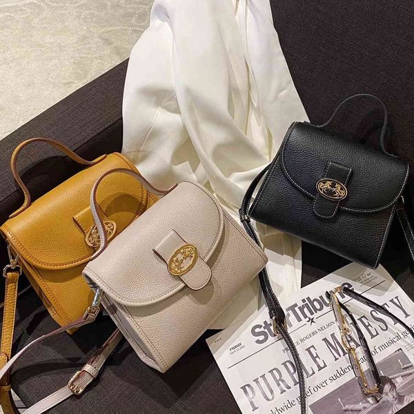 2021 guangzhou first layer leather carriage small hand high air texture 2021 trend portable messenger bag luxuryss designerss yw
2021 guangzhou first layer leather carriage small hand high air texture 2021 trend portable messenger bag luxuryss designerss yw