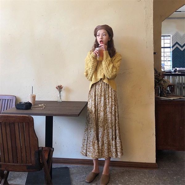 casual dresses autumn and winter women's dress two-piece suit age reduction fashion large size floral bow, Black;gray
casual dresses autumn and winter women's dress two-piece suit age reduction fashion large size floral bow, Black;gray