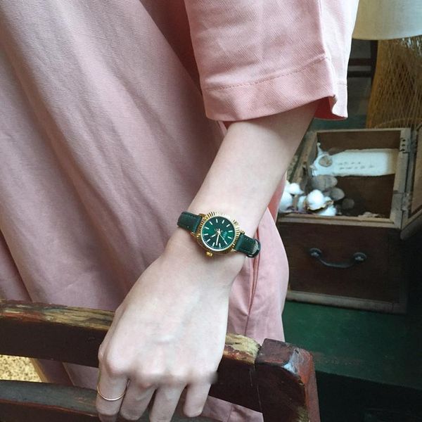 wristwatches lady watch limited noble retro green leather with fine square artistic temperament quartz korean chic, Slivery;brown
wristwatches lady watch limited noble retro green leather with fine square artistic temperament quartz korean chic, Slivery;brown