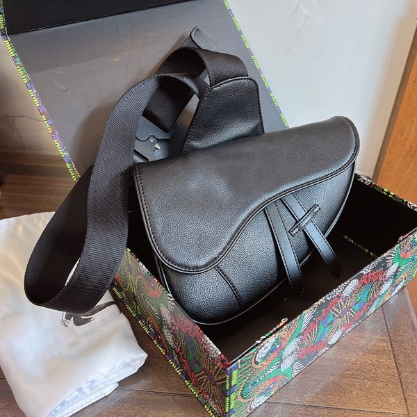 designers black saddles chest bags luxury men's crossbody saddle chest shoulder bag fashion small purses totes cross body printed lette
designers black saddles chest bags luxury men's crossbody saddle chest shoulder bag fashion small purses totes cross body printed lette