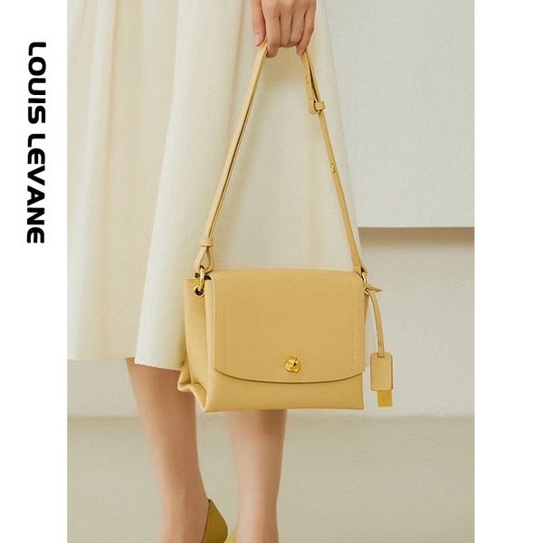 design hand underarm women's summer casual bag 2021 new fashionable yellow commuter fashion one shoulder messenger bag, Red;black
design hand underarm women's summer casual bag 2021 new fashionable yellow commuter fashion one shoulder messenger bag, Red;black