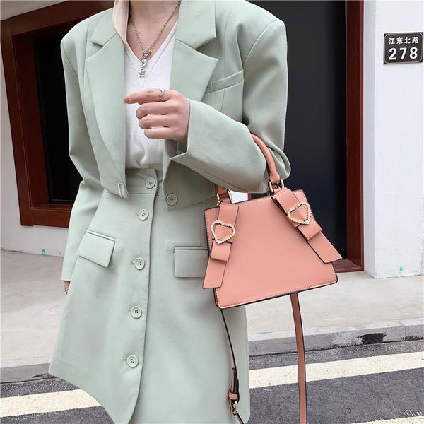 evening bags 2021 women's diamond studded love handbag designer solid color shoulder bag brand tote pu leather crossbody female purse
evening bags 2021 women's diamond studded love handbag designer solid color shoulder bag brand tote pu leather crossbody female purse