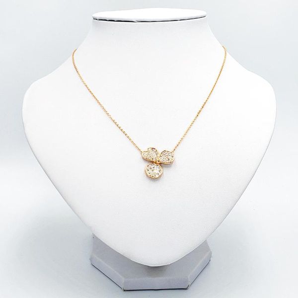 chains clover shape female sterling silver necklace for women with zircon inlaid high end anniversary holiday jewelry gift
chains clover shape female sterling silver necklace for women with zircon inlaid high end anniversary holiday jewelry gift