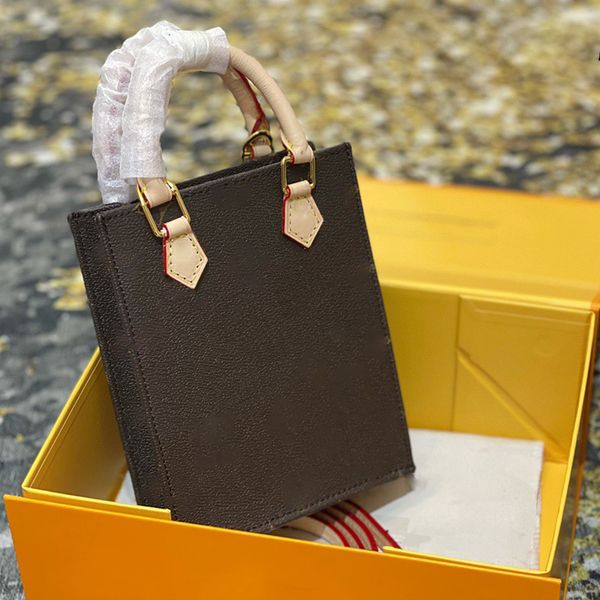 designer luxury shoulder bags tote bag handbags mini totes artwork plain softness high-quality fashion brand size 14*5*18 cm with exquisite
designer luxury shoulder bags tote bag handbags mini totes artwork plain softness high-quality fashion brand size 14*5*18 cm with exquisite
