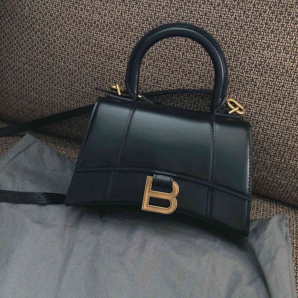 2021 new leather net red axigo same type hourglass bag women's single shoulder cross carry fashion hand zlyluxury storage bags factory
2021 new leather net red axigo same type hourglass bag women's single shoulder cross carry fashion hand zlyluxury storage bags factory