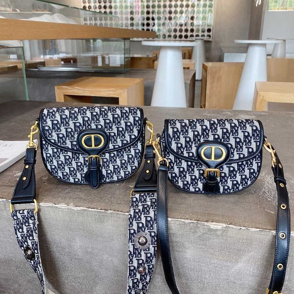 premium embroidered canvas 2020 new trend women's messenger bag single shoulder mini saddle bag 8699
premium embroidered canvas 2020 new trend women's messenger bag single shoulder mini saddle bag 8699