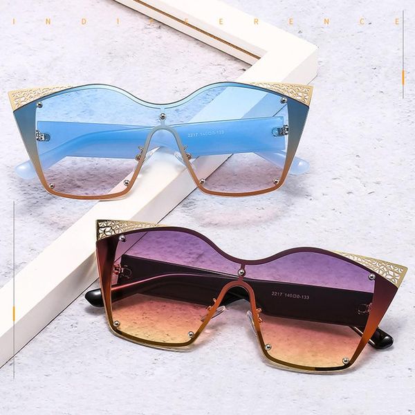 sunglasses fashionable and elegant ladies metal stitching side sun glasses cat eye butterfly shape hollow pattern gradient film, White;black
sunglasses fashionable and elegant ladies metal stitching side sun glasses cat eye butterfly shape hollow pattern gradient film, White;black