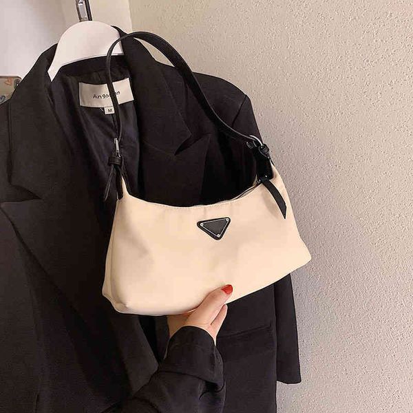 2022 factory wholesale new niche design bag women's new fashion portable small black leisure nylon single shoulder underarm
2022 factory wholesale new niche design bag women's new fashion portable small black leisure nylon single shoulder underarm