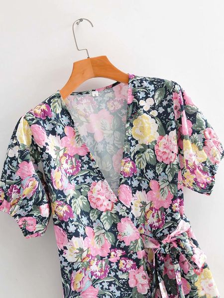 dresses v-neck rose short-sleeved beach vacation fake sweet national style women's lace retro waist harajuku chic female dress, Black;gray 
dresses v-neck rose short-sleeved beach vacation fake sweet national style women's lace retro waist harajuku chic female dress, Black;gray