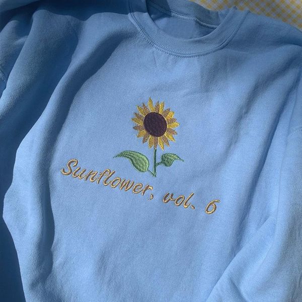 women's t-shirt sunflower embroidery casual long sleeve pullover light blue oversize sweatshirt summer color, White
women's t-shirt sunflower embroidery casual long sleeve pullover light blue oversize sweatshirt summer color, White