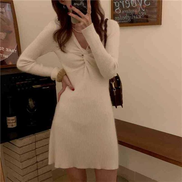 knitted fashion vestidos elegant solid chic v-neck feminine brief slim women all match dresses 210525, Black;gray
knitted fashion vestidos elegant solid chic v-neck feminine brief slim women all match dresses 210525, Black;gray