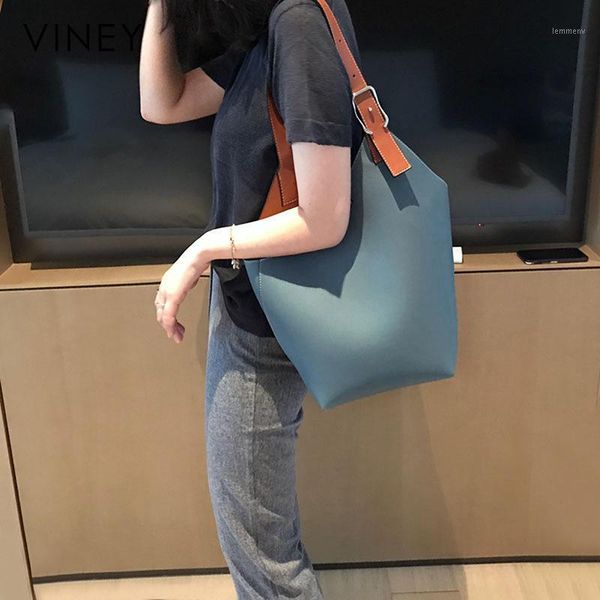 evening bags women's bag 2021 handbag chocolate shoulder fashion large capacity leather bracelet1
evening bags women's bag 2021 handbag chocolate shoulder fashion large capacity leather bracelet1