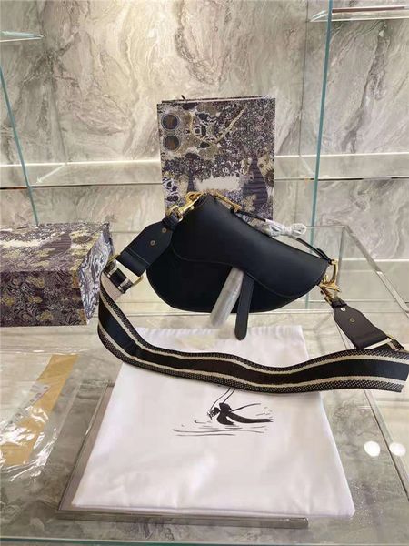 2021 saddle bags embroidered shoulder strap luxury designer handbags unique and novel design style four styles to choose high-end fashion ha
2021 saddle bags embroidered shoulder strap luxury designer handbags unique and novel design style four styles to choose high-end fashion ha