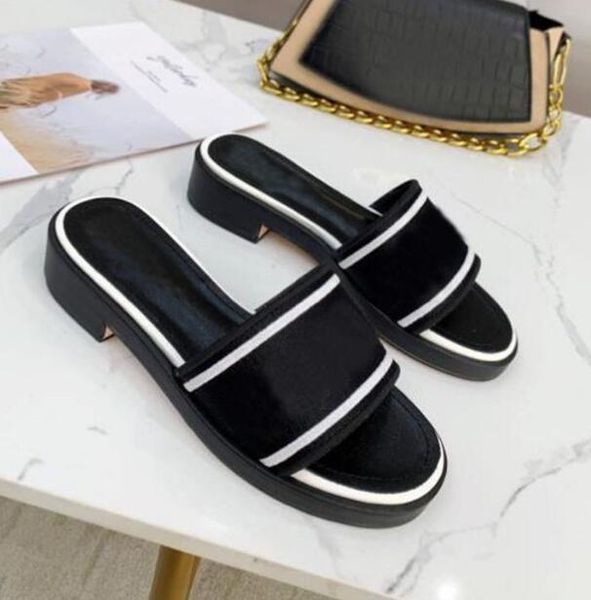 2021 designer luxury ladies casual sandals outdoor shopping beach slippers rubber outsole simple and comfortable, Black
2021 designer luxury ladies casual sandals outdoor shopping beach slippers rubber outsole simple and comfortable, Black