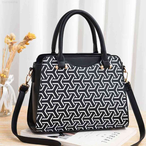 hand bag straight 2021 single shoulder oblique cross korean fashion soft leather portable women's 89, Black;red
hand bag straight 2021 single shoulder oblique cross korean fashion soft leather portable women's 89, Black;red