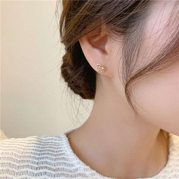 south korea east gate advanced flower c-shape simple fashion small fresh temperament earrings, Black
south korea east gate advanced flower c-shape simple fashion small fresh temperament earrings, Black