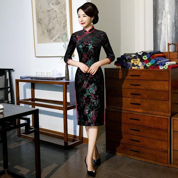 autumn lady bling appliques straight qipao gown retro classical velour chinese style dress elegant slim skirt ethnic clothing, Red
autumn lady bling appliques straight qipao gown retro classical velour chinese style dress elegant slim skirt ethnic clothing, Red