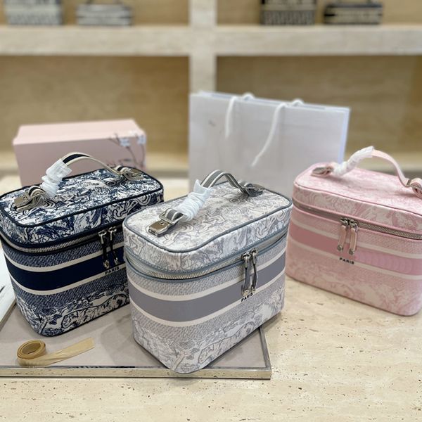 designer totes luxury handbag fashion wallet canvas woven classic pattern cosmetic bag designers luxurys large capacity 02
designer totes luxury handbag fashion wallet canvas woven classic pattern cosmetic bag designers luxurys large capacity 02