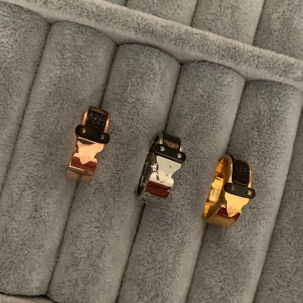 factory sell women men rings letter flower leather ring 316l titanium steel 18k rose gold silver wedding jewelry usa size 6 7 8 9 branded en
factory sell women men rings letter flower leather ring 316l titanium steel 18k rose gold silver wedding jewelry usa size 6 7 8 9 branded en