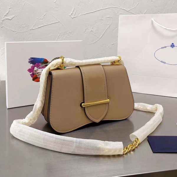 gold metal chain handbag with logo women luxurys designers bags 2021 crossbody bag designer handbags delivery
gold metal chain handbag with logo women luxurys designers bags 2021 crossbody bag designer handbags delivery