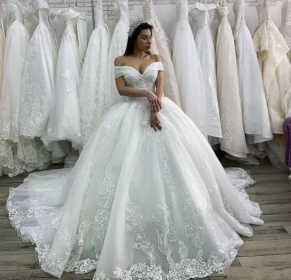luxurious ball gown off the shoulder 2022 wedding bridal dress for women plus size petite with chapel train cap short sleeves lace applique, White
luxurious ball gown off the shoulder 2022 wedding bridal dress for women plus size petite with chapel train cap short sleeves lace applique, White