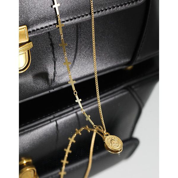 pendant necklaces ins cold wind niche design sense ab chain stitching round brand temperament s925 sterling silver necklace female clavicle
pendant necklaces ins cold wind niche design sense ab chain stitching round brand temperament s925 sterling silver necklace female clavicle