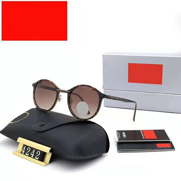 4242 1pcs vassl men women designer classic pilot sunglasses sun glasses black frame 58mm and 62mm lens eyewear come with box, White;black
4242 1pcs vassl men women designer classic pilot sunglasses sun glasses black frame 58mm and 62mm lens eyewear come with box, White;black