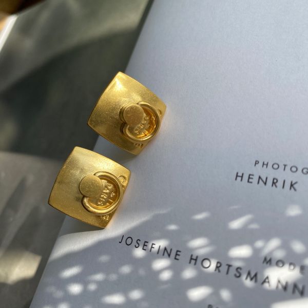autumn and winter pull ring square frosted earrings round 24k ring buckle earrings female e7-7, Silver
autumn and winter pull ring square frosted earrings round 24k ring buckle earrings female e7-7, Silver