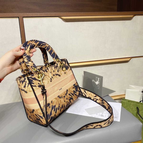 black rattan pattern embroidery bag foreign style princess dai with messenger belt for valentine's day zly bags
black rattan pattern embroidery bag foreign style princess dai with messenger belt for valentine's day zly bags
